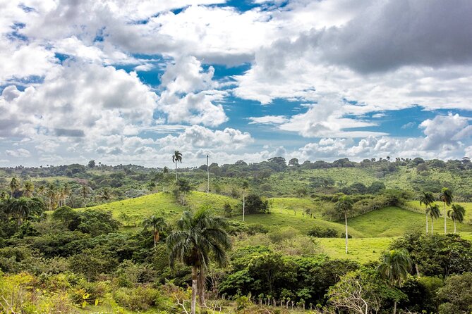 Anamuya Mountains Small Group Walking Tour - The Anamuya River provides the payoff