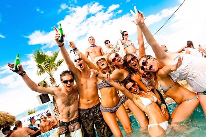 Bavaro Punta Cana EN boat party with drinks and transportation - The short dolphin stop near Punta Cana