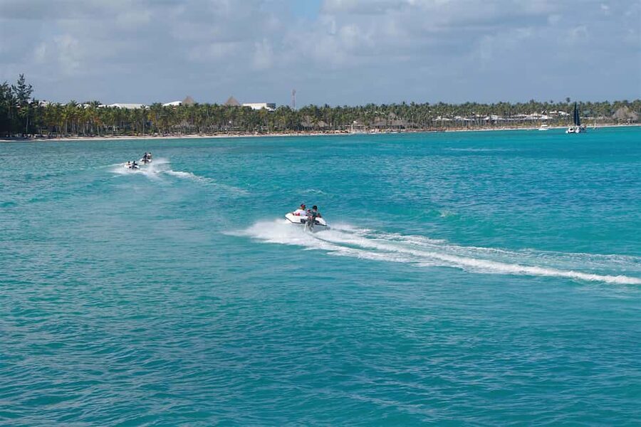 Bávaro: Speed Boat and Snorkeling Trip - The first stop, Bávaro’s natural pool