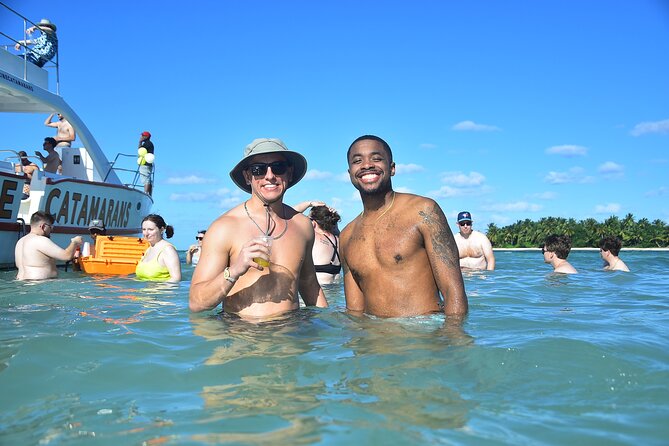 Boots and Booze in Punta Cana, A COUNTRY Party Boat Cruise - How crowded might the boat feel?