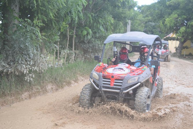 Buggies Punta Cana Macao - Reaching the cave for a swim