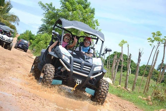 Buggies Punta Cana Macao - Learning the buggy before the ride begins