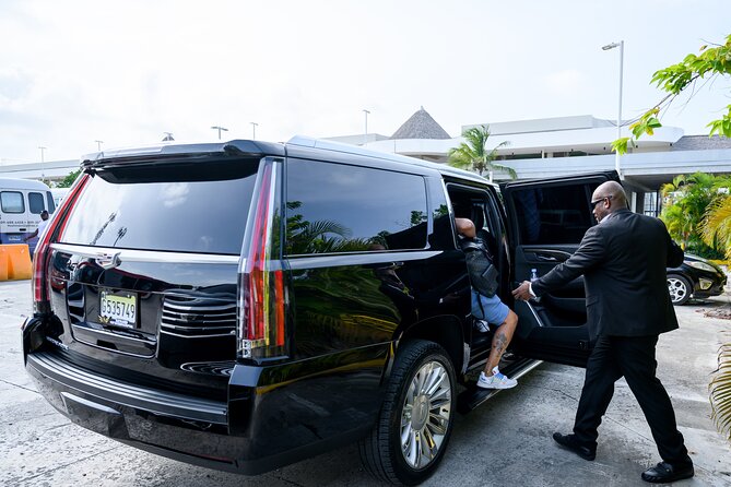 Cadillac Escalade Platinum, Punta Cana airport to Bavero & punta Cana - How the airport meeting works