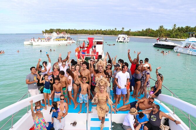 Catamaran party in Punta Cana with open bar, music and more - Key points to know before booking