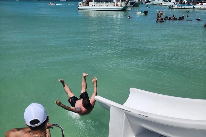 Catamaran party in Punta Cana with open bar, music and more - Two hours in the Bávaro natural pool