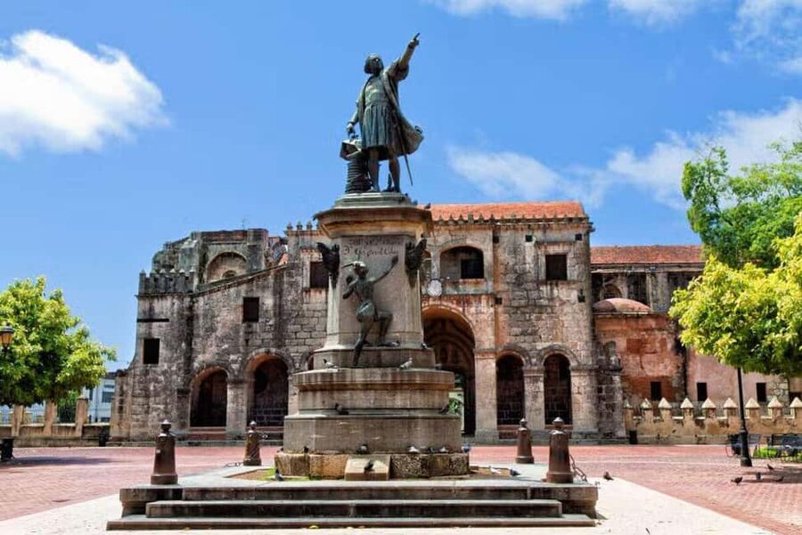 Colonial Zone: Historical Tour with a visit to the Columbus Lighthouse and Tres Ojos Park - Key points to know before booking