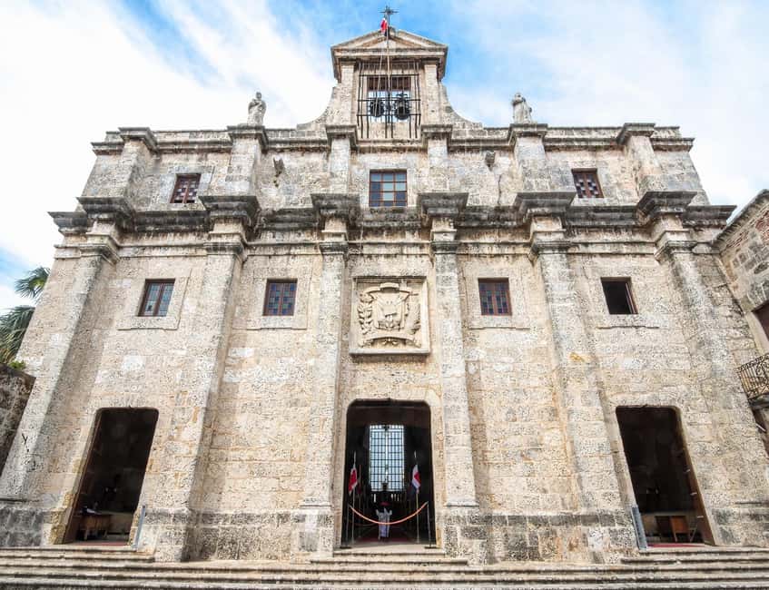 Colonial Zone: Historical Tour with a visit to the Columbus Lighthouse and Tres Ojos Park - What the walking pace is really like