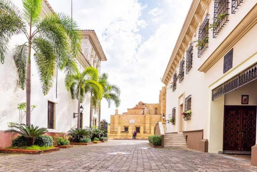 Colonial Zone: Historical Tour with a visit to the Columbus Lighthouse and Tres Ojos Park - Practical booking advice