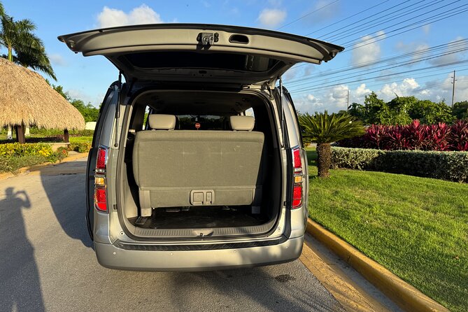 Confortable and privaste transportación from puj Airpot - What the vehicle experience is like