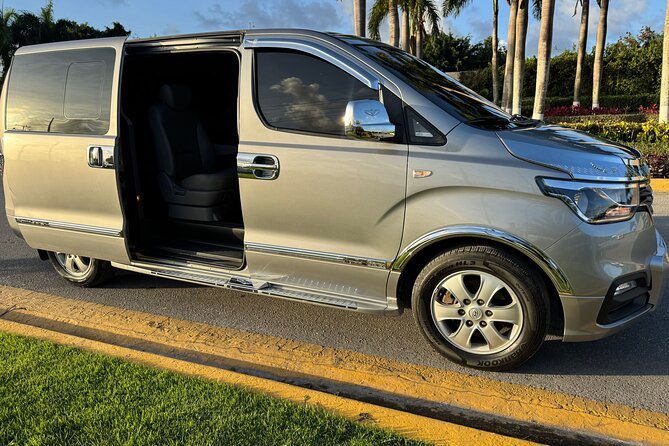 Confortable and privaste transportación from puj Airpot - Meeting your English-speaking driver