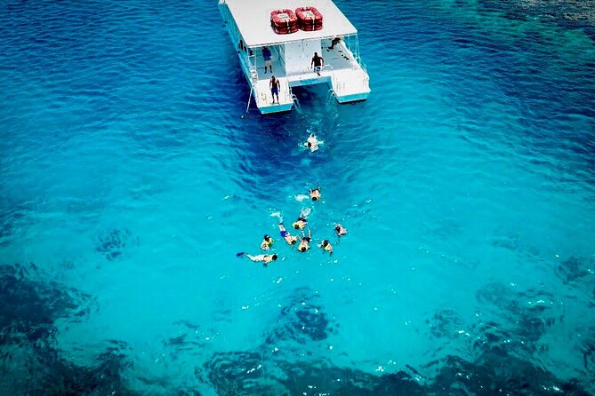 Crucero de Fiesta y Snorkel en Punta Cana - Life aboard the catamaran