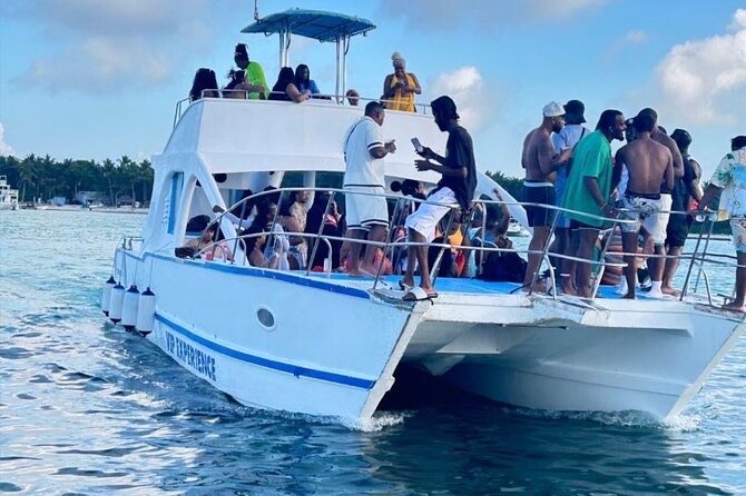 DE Hip Hop Boat Party for Adults and Free Drinks Only - Boarding near Bibijagua Market at 3:00 pm