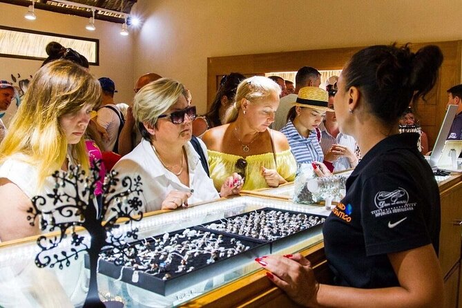 Discover Dominican Treasures: Rum, Cigars, Coffee & Chocolate - A Three-Hour Look at Dominican Flavors and Craft