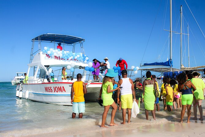 Experience for families and friends by private boat with pick-up - What kind of boat day is this?