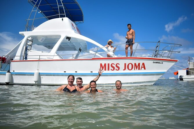 Experience for families and friends by private boat with pick-up - The natural pool party at Bavaro Beach