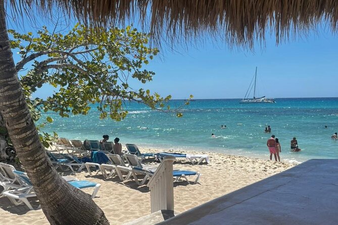 Fantastic Catalina island, beach and depth - A different view from the Chavón River