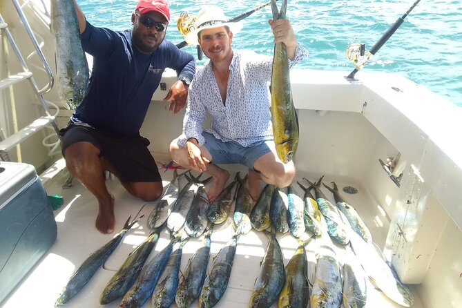 FISHING PRO CHARTERS - Boat Excursion – Mar-Quesa - The boat, crew, and fishing setup