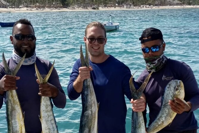 FISHING PRO CHARTERS - Boat Excursion - Sobre Las Olas - A private boat makes the price easier to judge