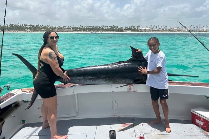 FISHING PRO CHARTERS - Boat Excursion - Sobre Las Olas - Drinks and the small comforts onboard