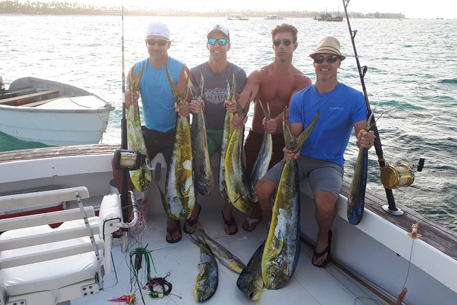 FISHING PRO CHARTERS - Boat Excursion - Sobre Las Olas - Fishing gear, bait, and help from the crew