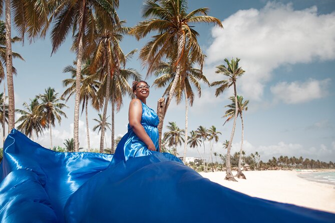 Flying Dress Photoshoot (2 Dresses) – Punta Cana – Photographer - How Alex Guides The Photo Session
