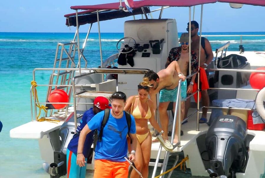 From La Romana: Saona Island for Aida Cruises Passengers - The natural pool ends the day with starfish