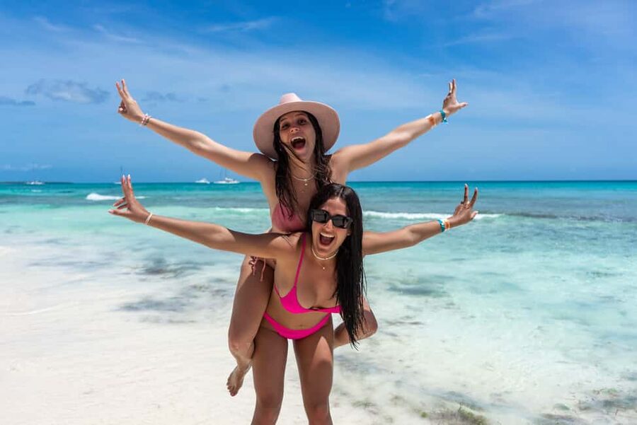 From Punta Cana: Catamaran Tour to Saona Island with Open Bar and Buffet - The natural pool, starfish, and shallow Caribbean water