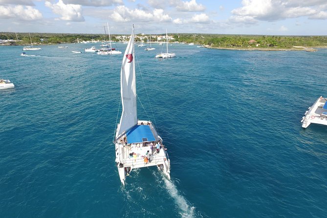 From Punta Cana: Saona Island & Altos de Chavon Day Trip with Lunch and Open Bar - Catamaran ride back: music, dancing, and a different mood