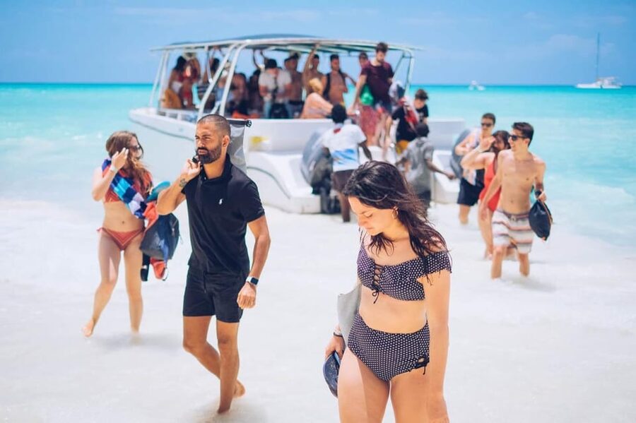 From Punta Cana: Saona Island Day Trip with Buffet Lunch - Who will enjoy this Saona day trip
