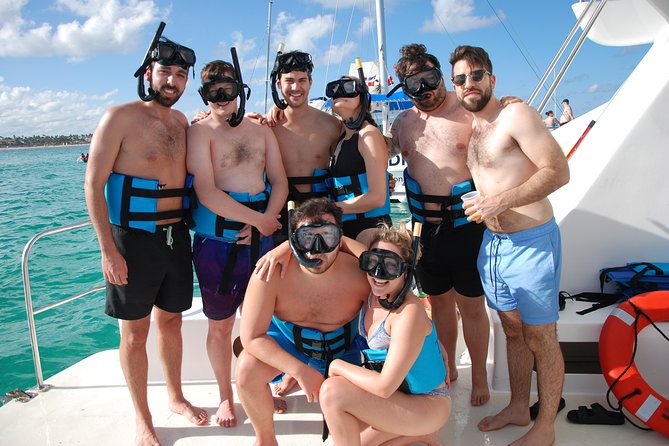 Full-Day Adventure: 4x4 Experience, Snorkeling Cruise, Sharks & Rays - Boarding the catamaran near Cabeza de Toro