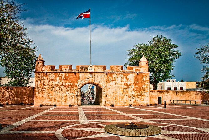 Full-day Santo Domingo Tour with Roundtrip Transfer from Airport to Hotel - Ozama Fortress and the city’s defensive past