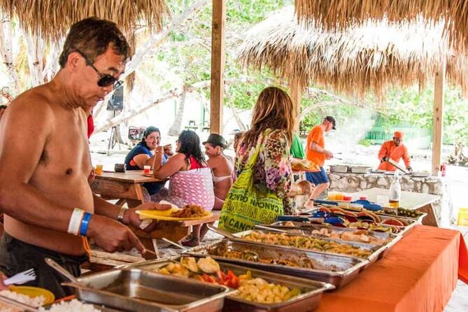 Full Day Snorkeling in Catalina Island with Transportation and Lunch - Leaving La Romana by boat