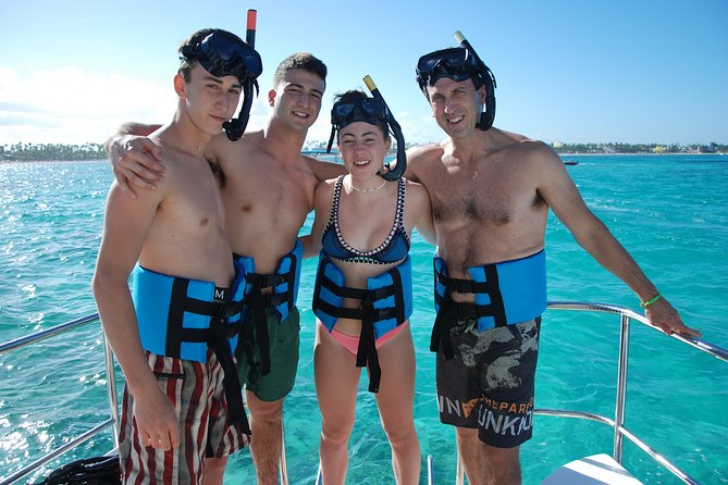 Great Snorkeling Cruise with Sharks & Stingray Encounter and Natural Pool - Music, drinks, and the catamaran mood