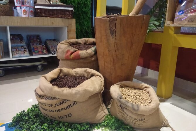 Guided Shopping Tour - Rum tasting, chocolate factory, Cigar factory - Coffee, rum, and chocolate in one walk
