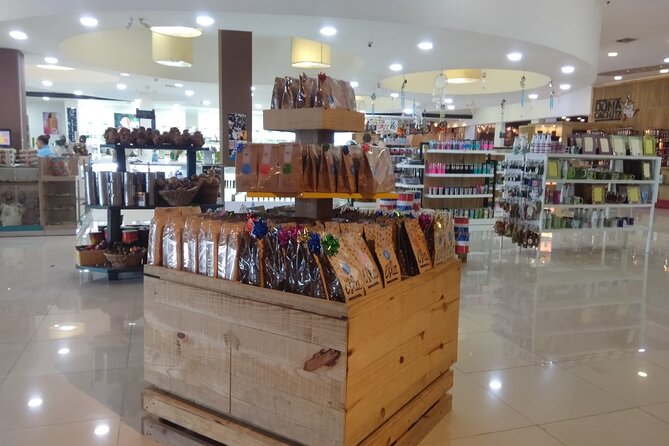 Guided Shopping Tour - Rum tasting, chocolate factory, Cigar factory - Pottery, paintings, and the more hands-on corners