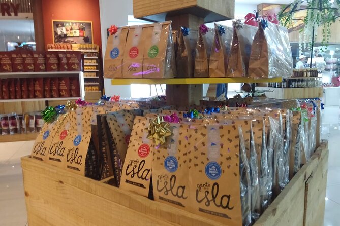 Guided Shopping Tour - Rum tasting, chocolate factory, Cigar factory - Guide service, language, and organization