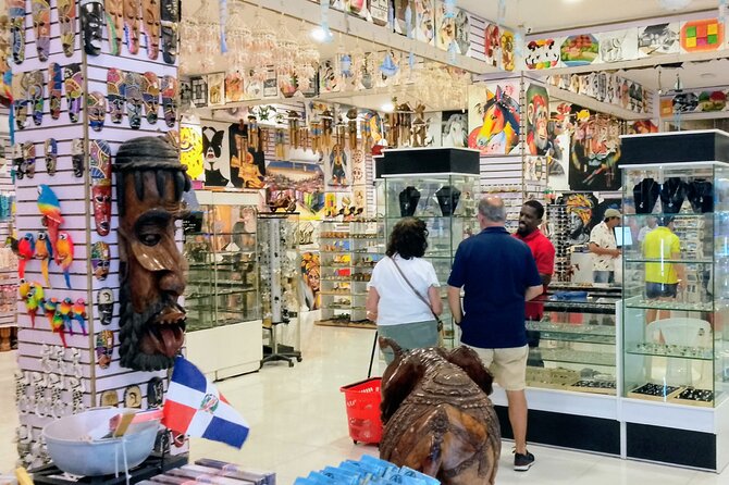 Guided Shopping Tour to WordMart Souvenirs - Round Trip Transport - At Don Lucas, Tobacco Is the Main Story