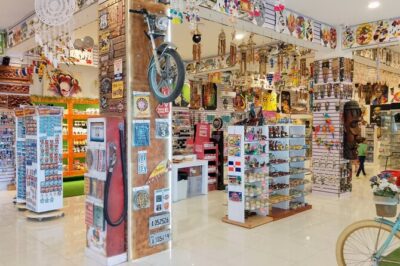 Guided Shopping Tour to WordMart Souvenirs – Round Trip Transport