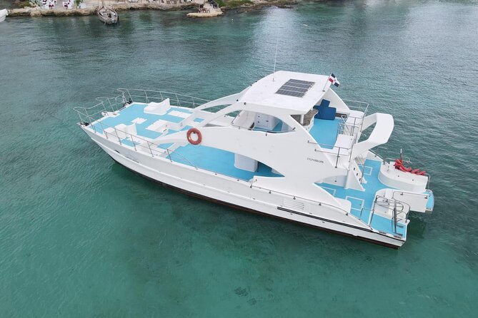 Half-day Private Catamaran Trip with Snorkeling - The natural pool and floating bar