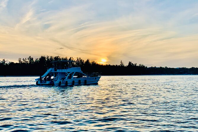 Hip Hop adult only Party Boat with Unlimited drinks& sand-bar - The natural pool is where the party peaks