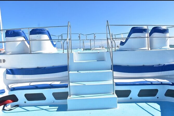 Hip Hop adult only Party Boat with Unlimited drinks& sand-bar - What the crew and staff add to the trip