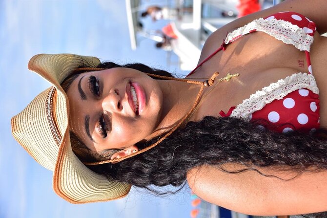 Hip Hop Adult Only Party Boat with Unlimited drinks & Sandba stop - Snacks, service, and the real comfort level