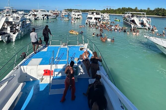 Hip Hop Beat and Live Dj Adults Only Party Boat and Free drinks - First stop: snorkeling and the catamaran slide