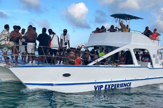 Hip Hop Beat and Live Dj Adults Only Party Boat and Free drinks - Leaving Bibijagua at 3:00 p.m.
