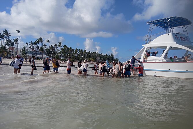 Hip hop party boat cruise & Snorkel: Wonderful time in Punta Cana - Snorkeling first, with simple equipment provided