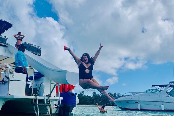 Hip hop party boat cruise & Snorkel: Wonderful time in Punta Cana - The shallow-water party is the main event