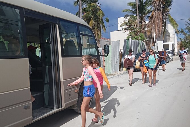 Hip hop party boat cruise & Snorkel: Wonderful time in Punta Cana - The crew and the party atmosphere