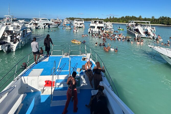 Hip-Hop Party Boat with Dj Live Adults Only and Unlimited Drinks - A floating afternoon party, not a quiet cruise