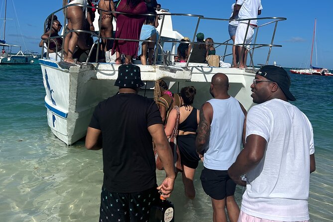 Hip-Hop Party Boat with Dj Live Adults Only and Unlimited Drinks - Is $65 a fair price?