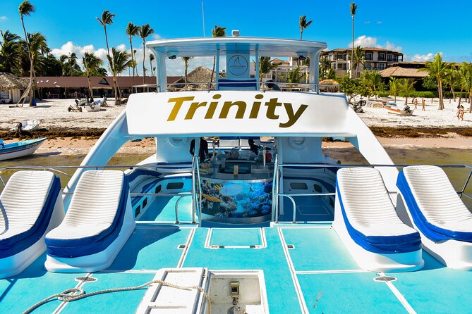 Infinity Hip Hop Boat Party in Punta Cana - The natural pool in the middle of the sea